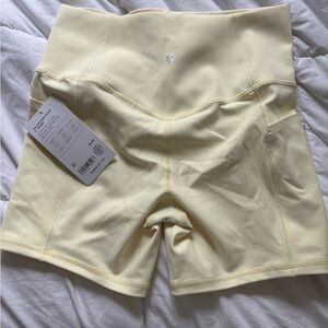 Athleta Salutation Stash 5’’ short in the color glow
